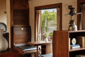 Bên trong tàu Hà Nội 5 Cửa Ô