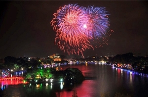 Lễ hội pháo hoa ánh sáng sắc màu lần đầu được tổ chức tại Hà Nội