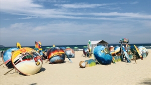 Rực rỡ sắc màu tại bãi biển Mỹ Khê vào dịp lễ 30/4 tại Đà Nẵng